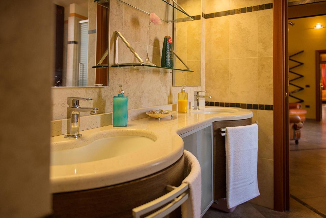 Luxury Home Bosa Apartment Экстерьер фото